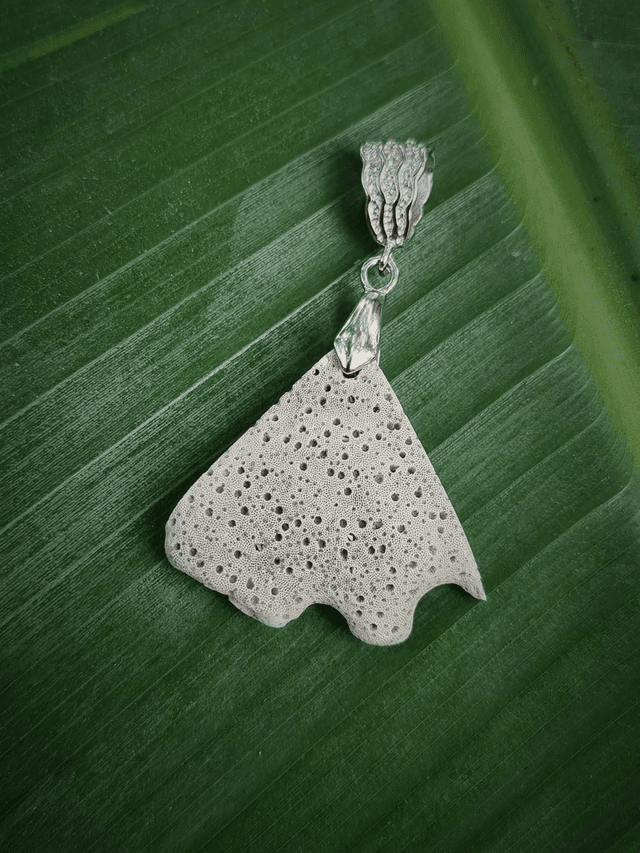 🇨🇵 Pendentif corail blanc brut